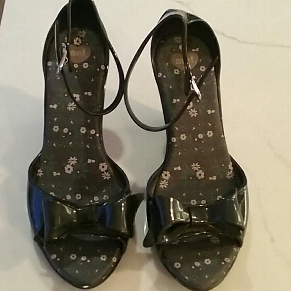 Shoes - Picture 5 of 5